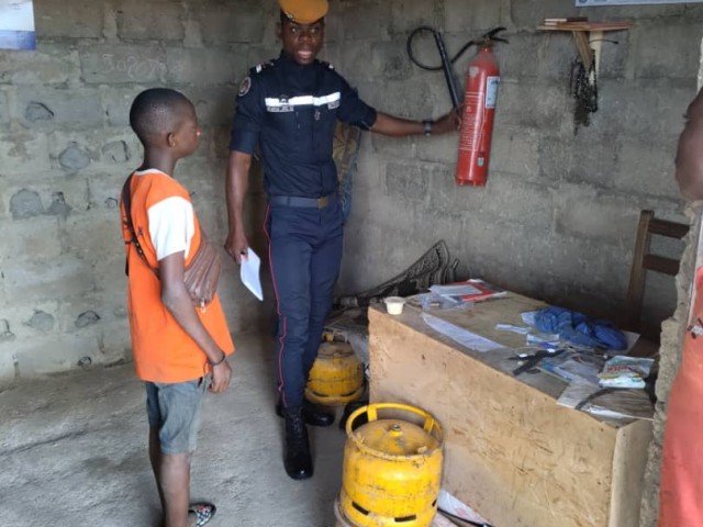 SOUBRE : LES POMPIERS CIVILS VISITENT LES MAGASINS DE VENTE ET DEPOT DE GAZ