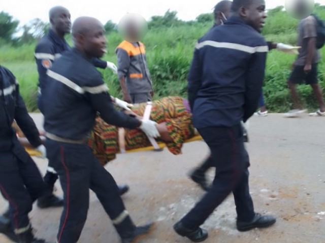 DABOU : UN MINI CAR PERCUTE UN BETON DE PROTECTION ET FAIT 23 VICTIMES