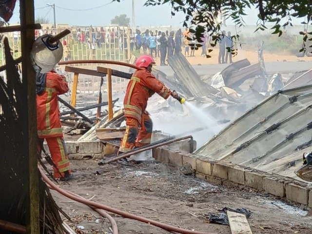 GRAND-BASSAM : UN GIGANTESQUE INCENDIE SE DECLARE APRES L’EXPLOSION DE PLUSIEURS BOUTEILLES DE GAZ