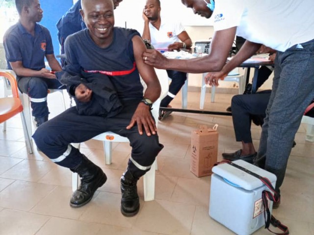 COVID-19 : LES POMPIERS CIVILS DU BERE RECOIVENT LEUR PREMIERE DOSE DE VACCIN