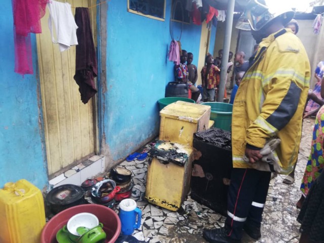 LES POMPIERS CIVILS COMBATTENT UN FEU DE VEHICULE A GRAND-BASSAM ET SENSIBILISENT A ABOISSO
