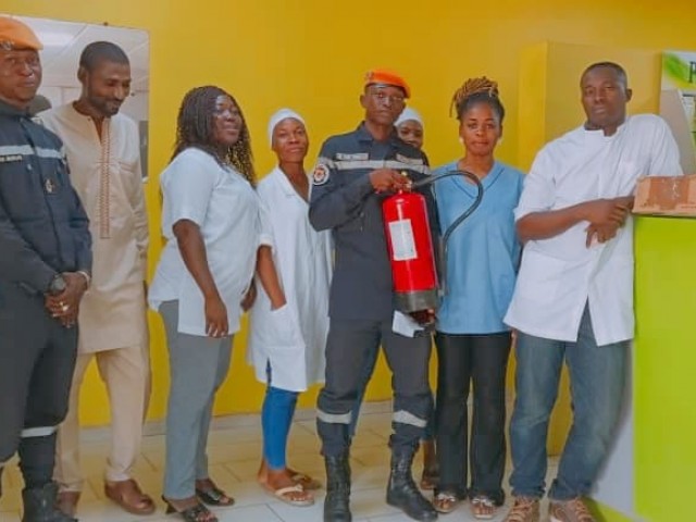 MANKONO/ZUENOULA : LA SECURITE INCENDIE EXPLIQUEE AU PERSONNEL D’UNE PHARMACIE ET AUX FORCES DE L’ORDRE