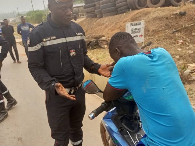 SECURITE ROUTIERE : LES POMPIERS CIVILS SENSIBILISENT PLUSIEURS USAGERS A AGBOVILLE, ZOUKOUGBEU ET ADZOPE