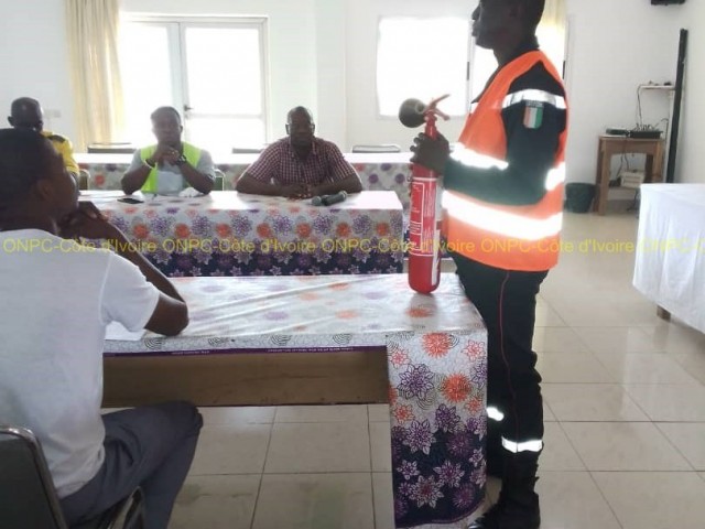 AGBOVILLE : LES EMPLOYES DE L’HOTEL PRESTIGE SENSIBILISES PAR LES POMPIERS CIVILS