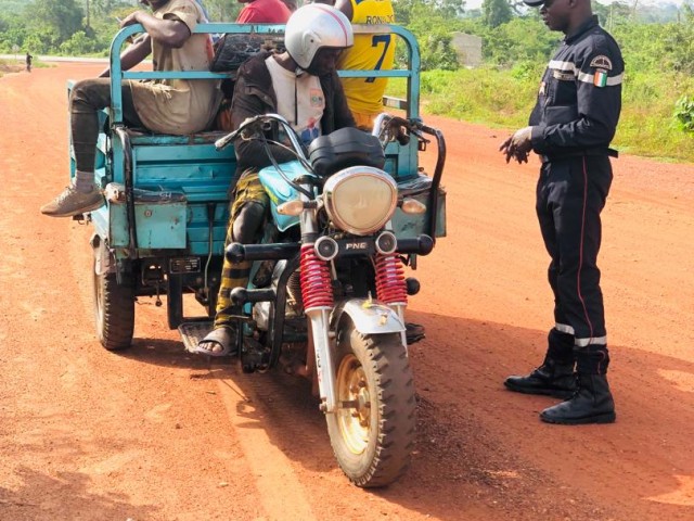 LES SENSIBILISATIONS SUR LA SECURITE ROUTIERE SE POURSUIVENT A ZOUKOUGBEU ET KATIOLA
