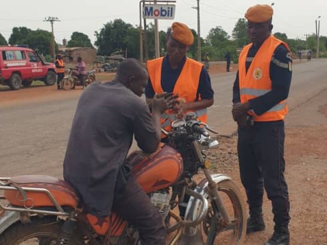 PLUS DE 200 MOTOCYCLISTES SENSIBILISES PAR LES POMPIERS CIVILS A SINEMATIALI