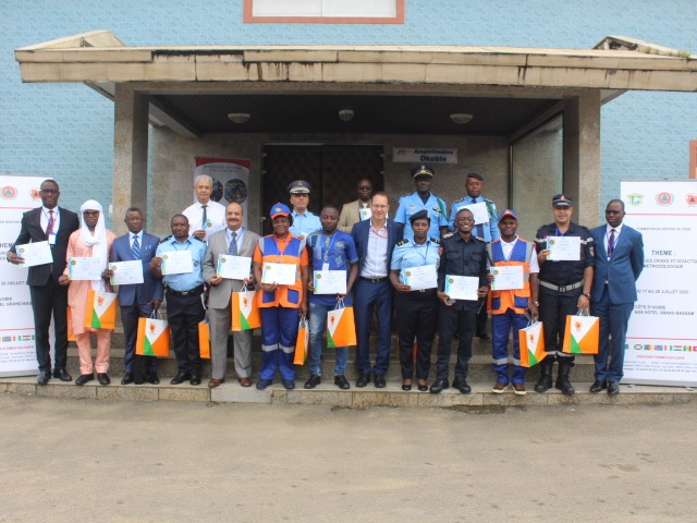 FORMATION SUR LA GESTION DE CRISE : LES STAGIAIRES DE 8 PAYS RECOIVENT LEUR DIPLOME