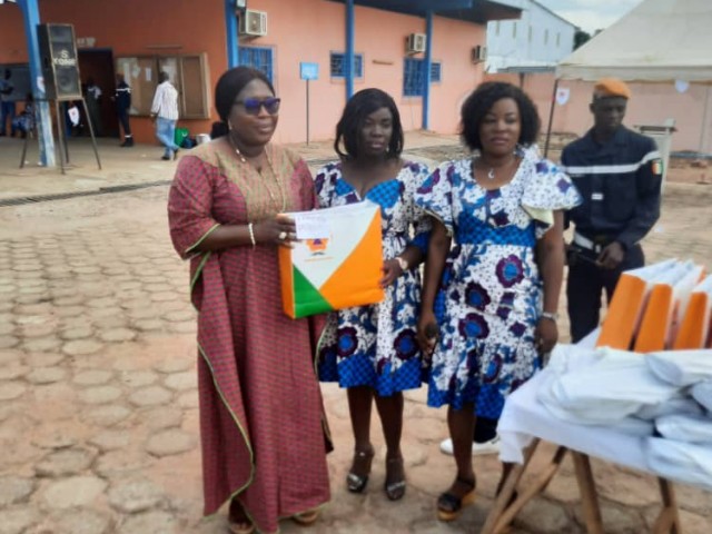 FETE DES MERES : LES POMPIERES CIVILES CELEBRENT LES MERES EN TENUE A DALOA
