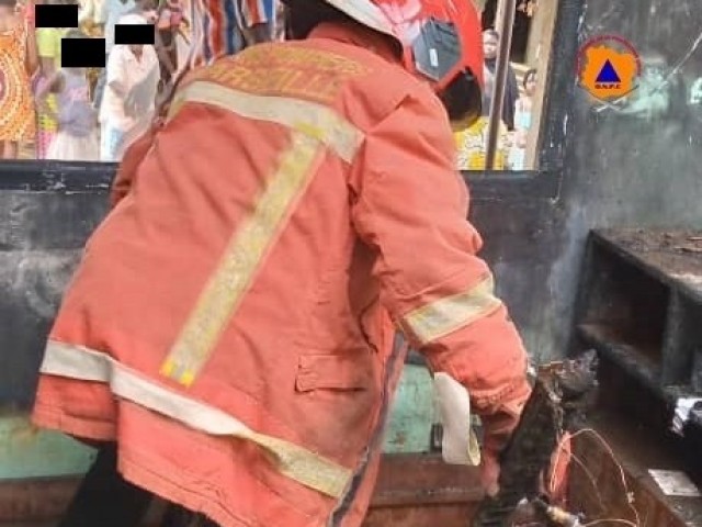 ABOISSO : LES POMPIERS CIVILS DU SUD-COMOE INTERVIENNENT POUR UN FEU D’HABITATION A KRINDJABO