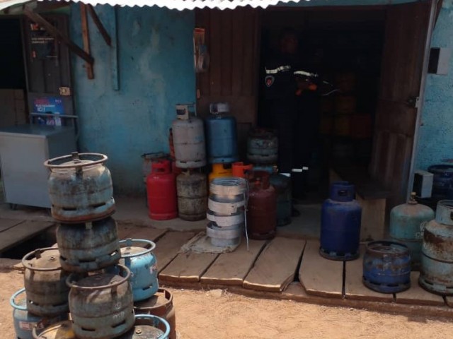PREVENTION DES RISQUES D’INCENDIE : LES POMPIERS CIVILS DU WORODOUGOU VISITENT UN MAGASIN DE VENTE DE BOUTEILLES DE GAZ
