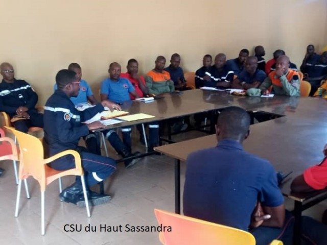APRES LEUR ATELIER, LES CHEFS DE CENTRE DE SECOURS FONT LA RESTITUTION A LEURS COLLABORATEURS