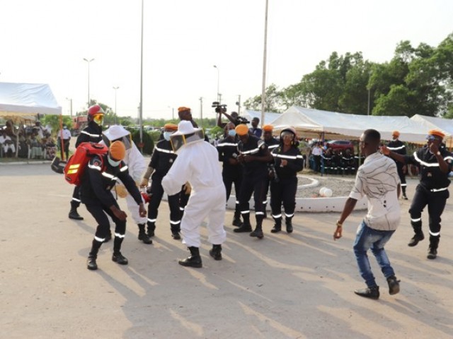 JOURNEE MONDIALE DE LA PROTECTION CIVILE 2022 : LES POMPIERS CIVILS COMMUNIENT AVEC LES POPULATIONS A AGBOVILLE
