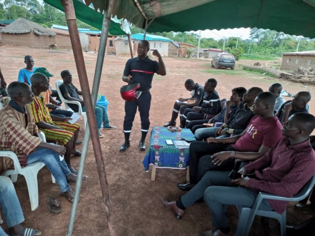 DIMBOKRO : LES POMPIERS CIVILS DU N’ZI SENSIBILISENT LES POPULATIONS DE NOFOU ET D’ESSEKOUADIOKRO AUX GESTES DE PREMIERS SECOURS
