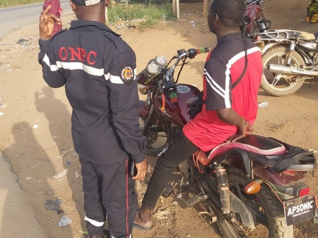 ABOISSO : LES MOTOCYCLISTES SENSIBILISES SUR LE PORT DU CASQUE