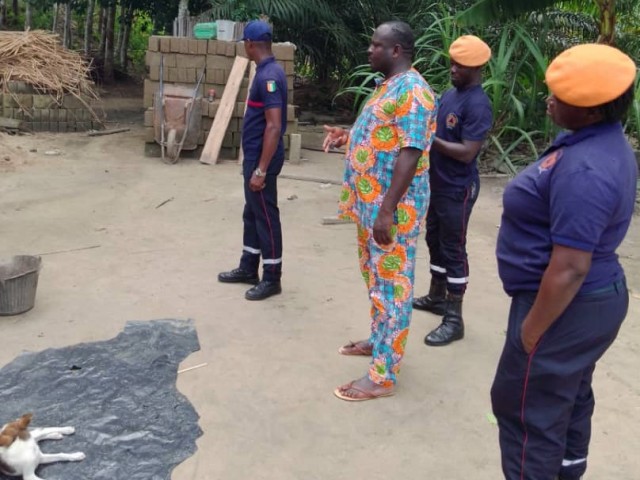SUD-COMOE : SANHOUMAN, UN VILLAGE A RISQUE D’INONDATION VISITE PAR LES POMPIERS CIVILS