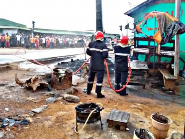 UN ADOLESCENT DECEDE DANS UN INCENDIE A MANKONO ET UN VEHICULE CALCINE A GRAND-BASSAM 