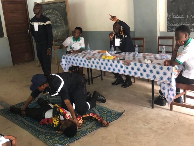 30 JEUNES INITIES AUX GESTES DE PREMIERS SECOURS