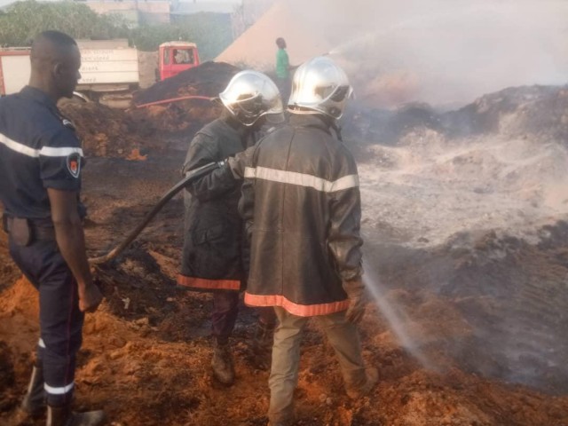 INCENDIE DE RESIDUS DE BOIS DANS UNE USINE A ADZOPE