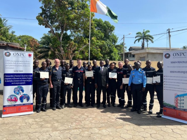 15 POMPIERS CIVILS ACHEVENT LEUR FORMATION EN GESTION OPERATIONNELLE ET COMMANDEMENT DE NIVEAU 4 A GRAND-BASSAM