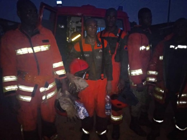 LES POMPIERS CIVILS DE L’IFFOU BRAVENT UN FEU DE MARCHE A DAOUKRO