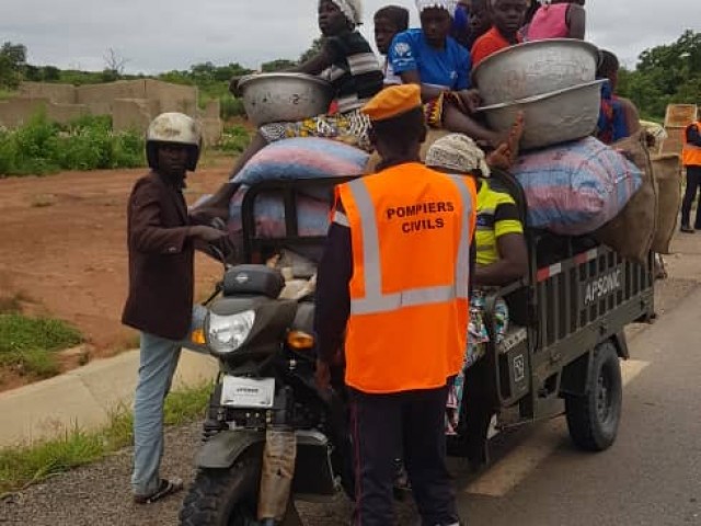 PLUS DE 300 MOTOCYCLISTES ET AUTOMOBILISTES SENSIBILISÉS SUR LA SÉCURITÉ ROUTIÈRE PAR LES POMPIERS CIVILS À ABOISSO ET BOUNA