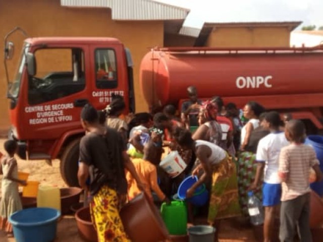 DAOUKRO : LES POMPIERS CIVILS DE L’IFFOU OFFRENT PLUS DE 18.000 LITRES D’EAU A LA POPULATION