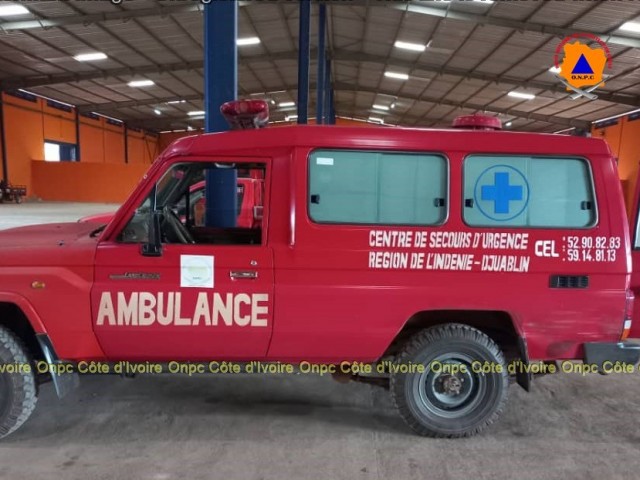 LES POMPIERS CIVILS S’OCCUPENT D’UN MALADE PSYCHIQUE ET ASSISTENT UN HOMME PRIS DE MALAISE A FERKESSEDOUGOU ET ABENGOUROU