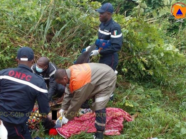 ADZOPE : UN MINI CAR FAIT UNE SORTIE DE ROUTE CAUSANT 23 BLESSES DONT 3 CAS GRAVES
