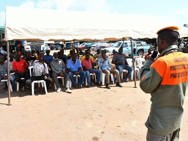 DAOUKRO : LES POMPIERS CIVILS DE L’IFFOU PRENNENT PART A UNE SENSIBILISATION SUR LA SECURITE ROUTIERE 