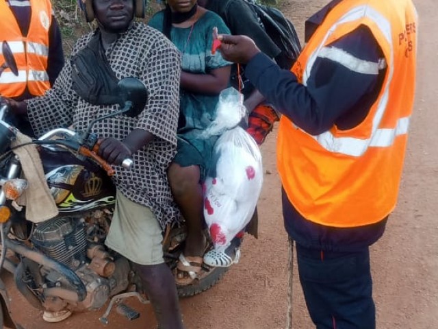 LES MOTOCYCLISTES BENEFICIENT DE CONSEILS SUR LE CODE DE LA ROUTE A SINEMATIALI, ABOISSO ET FRESCO