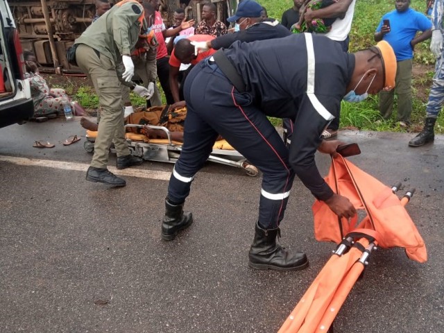 UN GRAVE ACCIDENT DE LA CIRCULATION FAIT 33 VICTIMES A FERKE