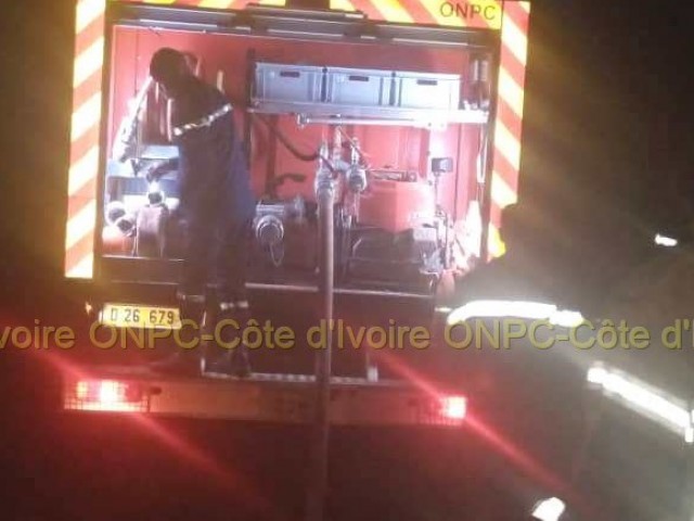 LES POMPIERS CIVILS DU SUD-COMOE ETEIGNENT UN FEU D’HABITATION
