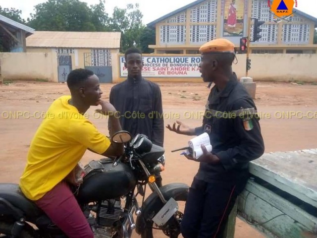 BOUNA / PORT DE CASQUE : UNE CINQUANTAINE D’AUTOMOBILISTES SENSIBILISES