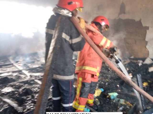 UN FEU DE GAZ ETEINT PAR LES POMPIERS CIVILS DU GOH