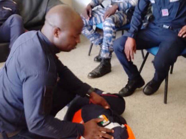 AGBOVILLE : 16 GENDARMES SENSIBILISES  SUR LES GESTES DE PREMIERS SECOURS PAR LES POMPIERS CIVILS