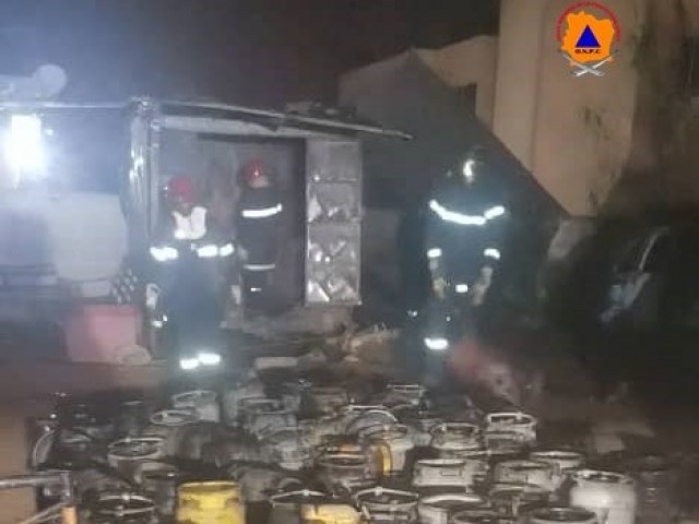 DALOA : LES POMPIERS CIVILS DU HAUT-SASSANDRA FONT FACE A L’EMBRASEMENT DE 3 VEHICULES DANS UN GARAGE