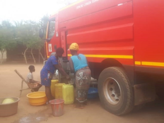DALOA/BEKIPREA : 12000 LITRES D’EAU POTABLE LIVRES AUX POPULATIONS PAR LES POMPIERS CIVILS DU HAUT-SASSANDRA