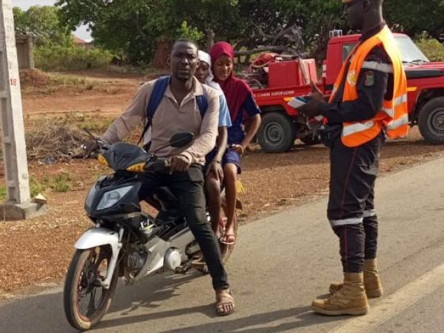 SECURITE ROUTIERE : LES POMPIERS CIVILS DU BERE ET DE ZOUKOUGBEU SENSIBILISENT PLUSIEURS USAGERS DE LA ROUTE