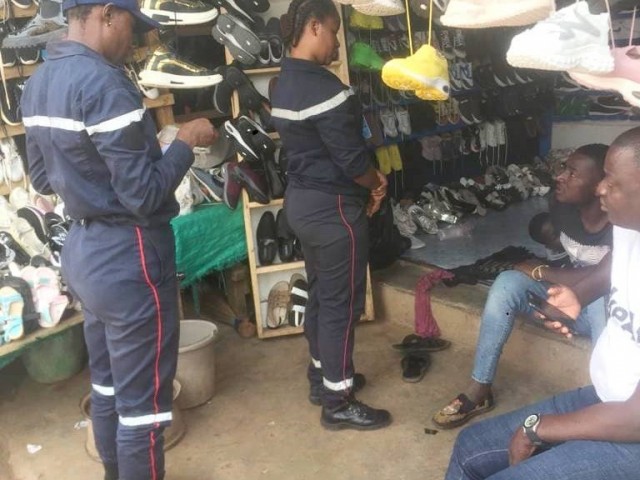 MAN : LES COMMERÇANTS D’UN MARCHE SENSIBILISES SUR LA SECURITE INCENDIE PAR LES POMPIERS CIVILS