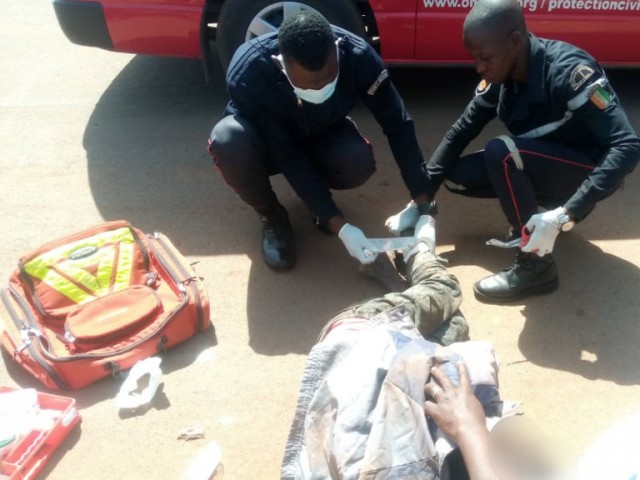 LES POMPIERS CIVILS VOLENT AU SECOURS DE 06 VICTIMES DANS DES ACCIDENTS DE LA CIRCULATION A FERKESSEDOUGOU ET AGBOVILLE