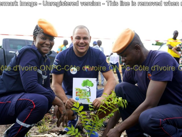 BONGOUANOU : PLANTING D’ARBRES AU CENTRE DE SECOURS D’URGENCE (CSU) DU MORONOU