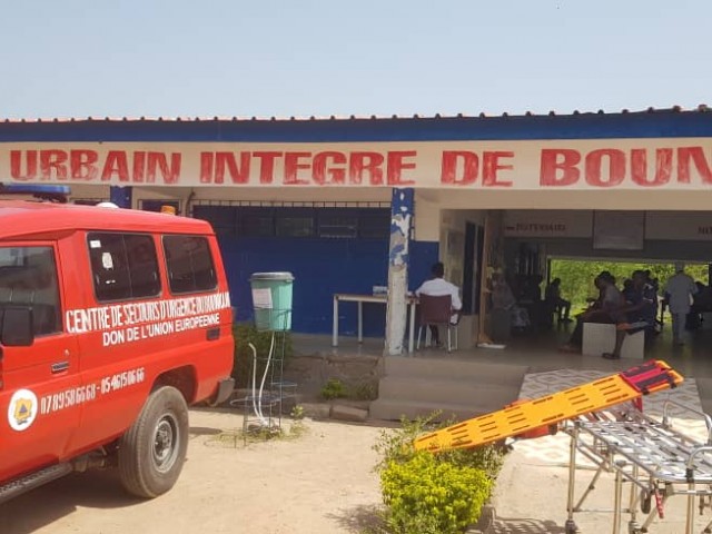 LES POMPIERS CIVILS PRENNENT EN CHARGE DEUX FEMMES PRISES DE MALAISE DONT UNE FEMME ENCEINTE EPILEPTIQUE