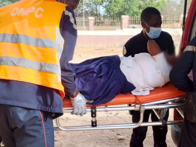 DEUX FEMMES EN DETRESSE ASSISTEES PAR LES SECOURS A FERKE ET BOUNDIALI