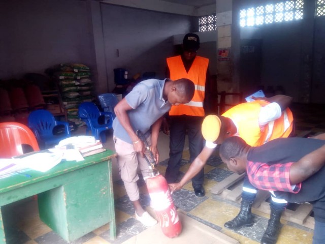 AGBOVILLE : LE PERSONNEL D’UN DEPOT DE GAZ SENSIBILISE SUR LA SECURITE INCENDIE