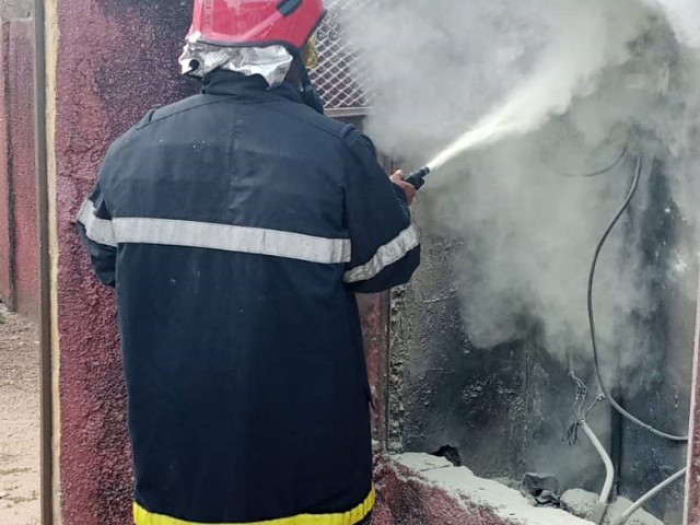 DES NICHES DE COMPTEURS ELECTRIQUES EN FEU SONT MAITRISEES PAR LES POMPIERS CIVILS A FERKE ET A GAGNOA