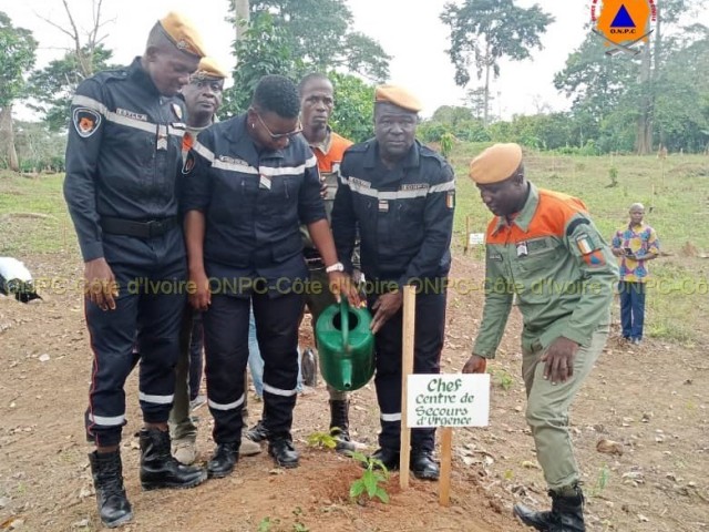 DIVO : LA RESTAURATION DE LA RESERVE DE DIVO LANCEE PAR LE MINISTRE LAURENT TCHAGBA EN PRESENCE DES POMPIERS CIVILS