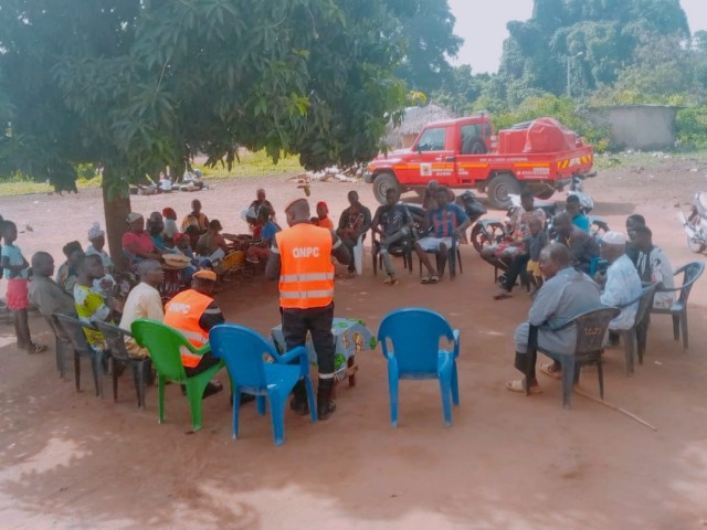 SÉCURITÉ INCENDIE : LES POMPIERS INVESTISSENT UN VILLAGE ET PLUSIEURS ÉTABLISSEMENTS À MANKONO, ADZOPÉ ET BONDOUKOU