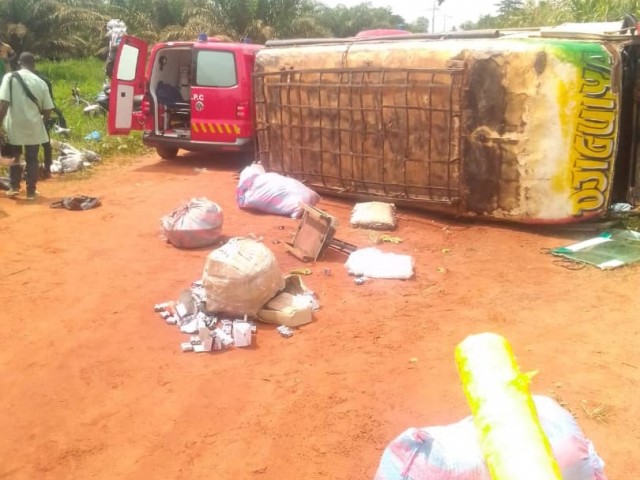 DIVO/NEBO : UN VÉHICULE DE TRANSPORT DE 22 PLACES SE RETROUVE SUR LE CÔTÉ ET FAIT 15 BLESSÉS GRAVES
