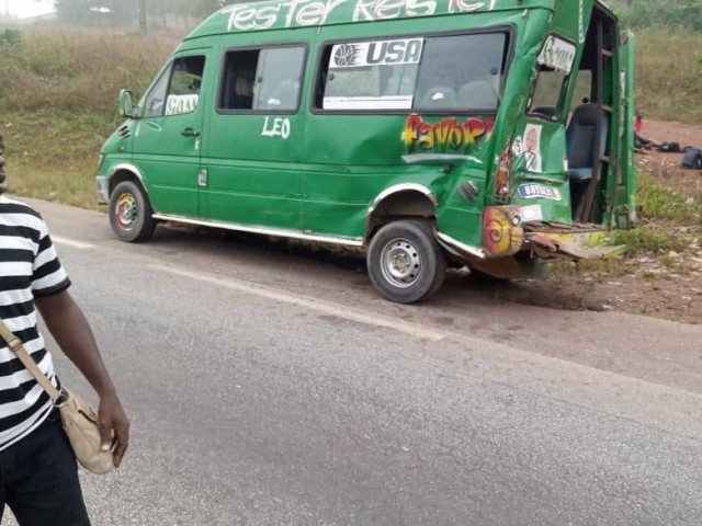 ADZOPE : UNE VIOLENTE COLLISION ENTRE UN CAMION ET UN MINI CAR FAIT 14 BLESSES DONT 4 CAS GRAVES