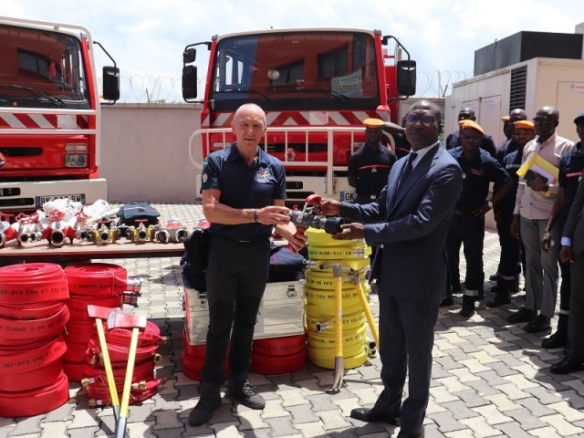 L’ONPC REÇOIT 2 CAMIONS ET PLUSIEURS EQUIPEMENTS DE LA PART DES POMPIERS HUMANITAIRES FRANÇAIS (PHF)